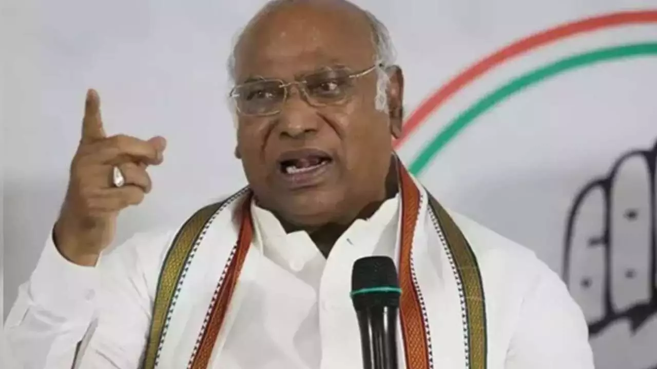ఆ ప్రభుత్వం ఎప్పుడైనా కూలిపోవచ్చు