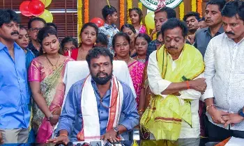 Vasamsetti Subash : మంత్రిగా బాధ్యతలు చేపట్టిన వాసంశెట్టి సుభాష్.. తొలి సంతకం ఆ ఫైల్ మీదే.. Vasamsetti Subash : మంత్రిగా బాధ్యతలు చేపట్టిన వాసంశెట్టి సుభాష్.. తొలి సంతకం ఆ ఫైల్ మీదే..