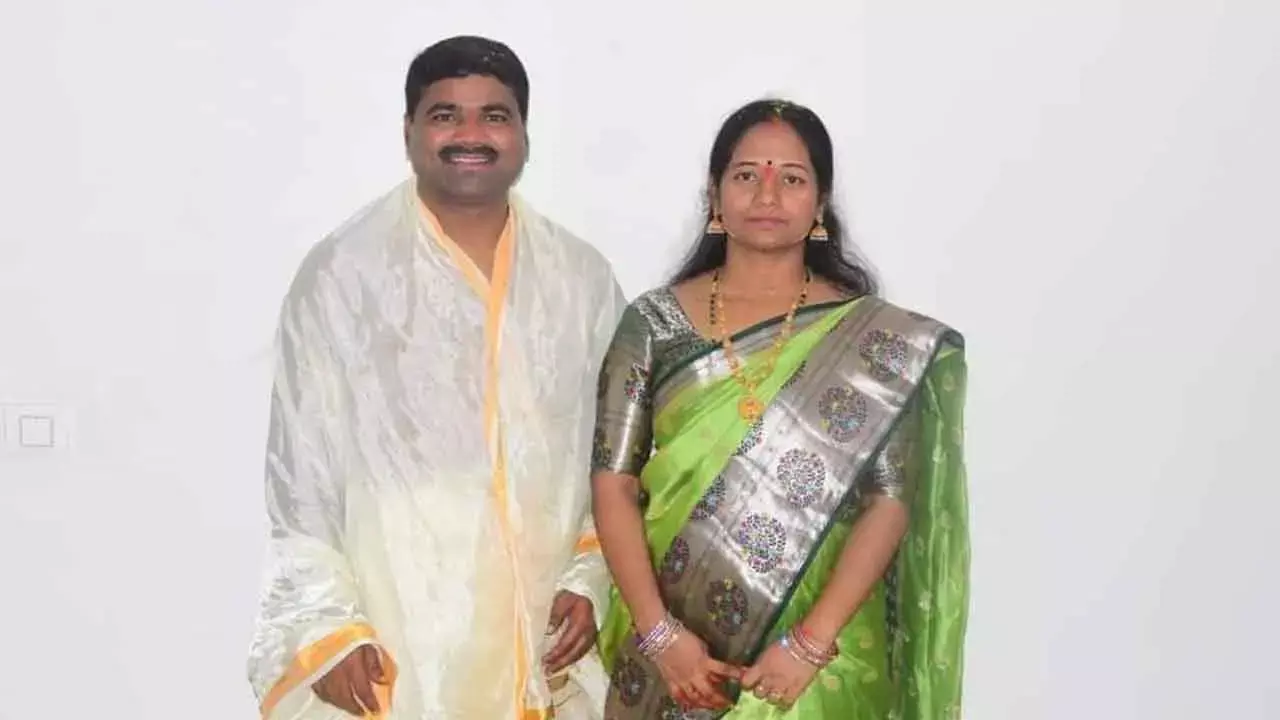 Telangana : చొప్పదండి ఎమ్మెల్యే భార్య ఆత్మహత్య Telangana : చొప్పదండి ఎమ్మెల్యే భార్య ఆత్మహత్య