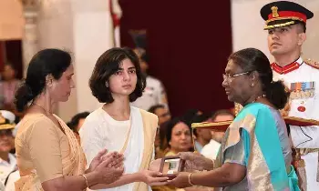 అమరవీరుడు కెప్టెన్ అన్షుమన్ భార్యపై అనుచిత వ్యాఖ్యలు.. జాతీయ మహిళా కమిషన్ సీరియస్ అమరవీరుడు కెప్టెన్ అన్షుమన్ భార్యపై అనుచిత వ్యాఖ్యలు.. జాతీయ మహిళా కమిషన్ సీరియస్
