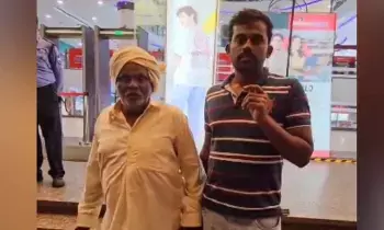 Viral Video : ధోతీ ధరించాడని షాపింగ్ మాల్లోకి రానివ్వలేదు..! Viral Video : ధోతీ ధరించాడని షాపింగ్ మాల్లోకి రానివ్వలేదు..!
