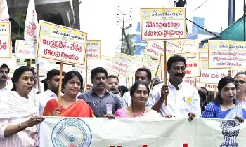 Minister Savitha : రాష్ట్రంలో చేనేతకు పూర్వ వైభవం తెస్తాం Minister Savitha : రాష్ట్రంలో చేనేతకు పూర్వ వైభవం తెస్తాం
