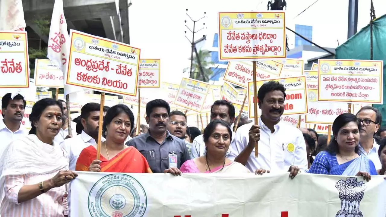 Minister Savitha : రాష్ట్రంలో చేనేతకు పూర్వ వైభవం తెస్తాం Minister Savitha : రాష్ట్రంలో చేనేతకు పూర్వ వైభవం తెస్తాం
