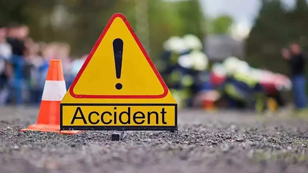 Hyderabad : రోడ్డు ప్రమాదంలో తండ్రీకూతుళ్లు మృతి Hyderabad : రోడ్డు ప్రమాదంలో తండ్రీకూతుళ్లు మృతి