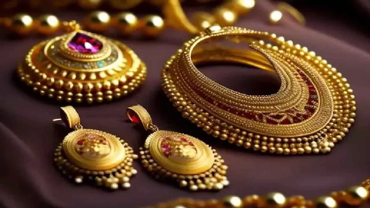 Gold Price : మహిళలకు గుడ్న్యూస్.. తగ్గిన బంగారం ధర Gold Price : మహిళలకు గుడ్న్యూస్.. తగ్గిన బంగారం ధర