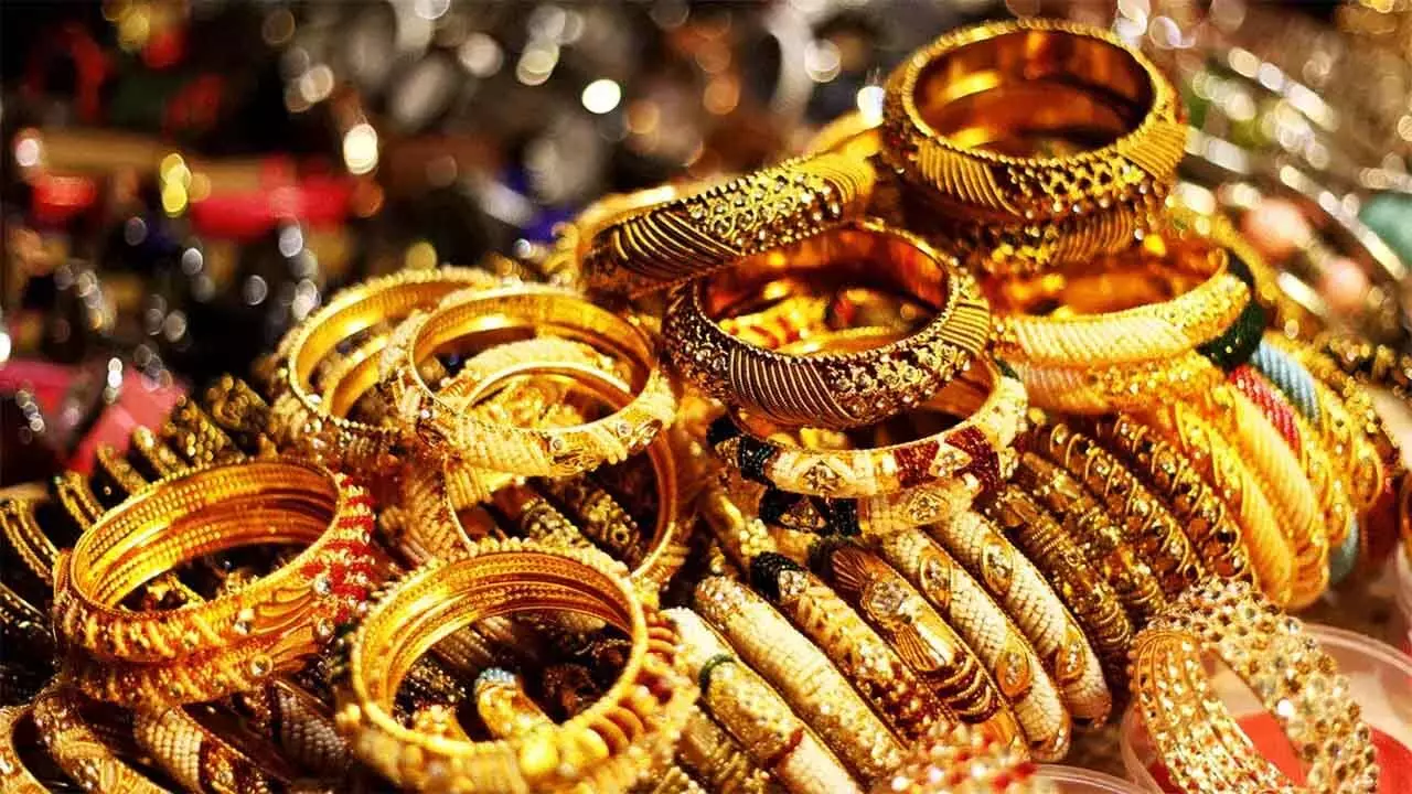 Gold Price : స్వల్పంగా తగ్గిన బంగారం ధరలు Gold Price : స్వల్పంగా తగ్గిన బంగారం ధరలు