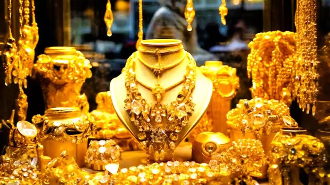 Gold Price : భారీగా తగ్గిన వెండి ధర.. బంగారం రేటు ఎంతంటే.. Gold Price : భారీగా తగ్గిన వెండి ధర.. బంగారం రేటు ఎంతంటే..