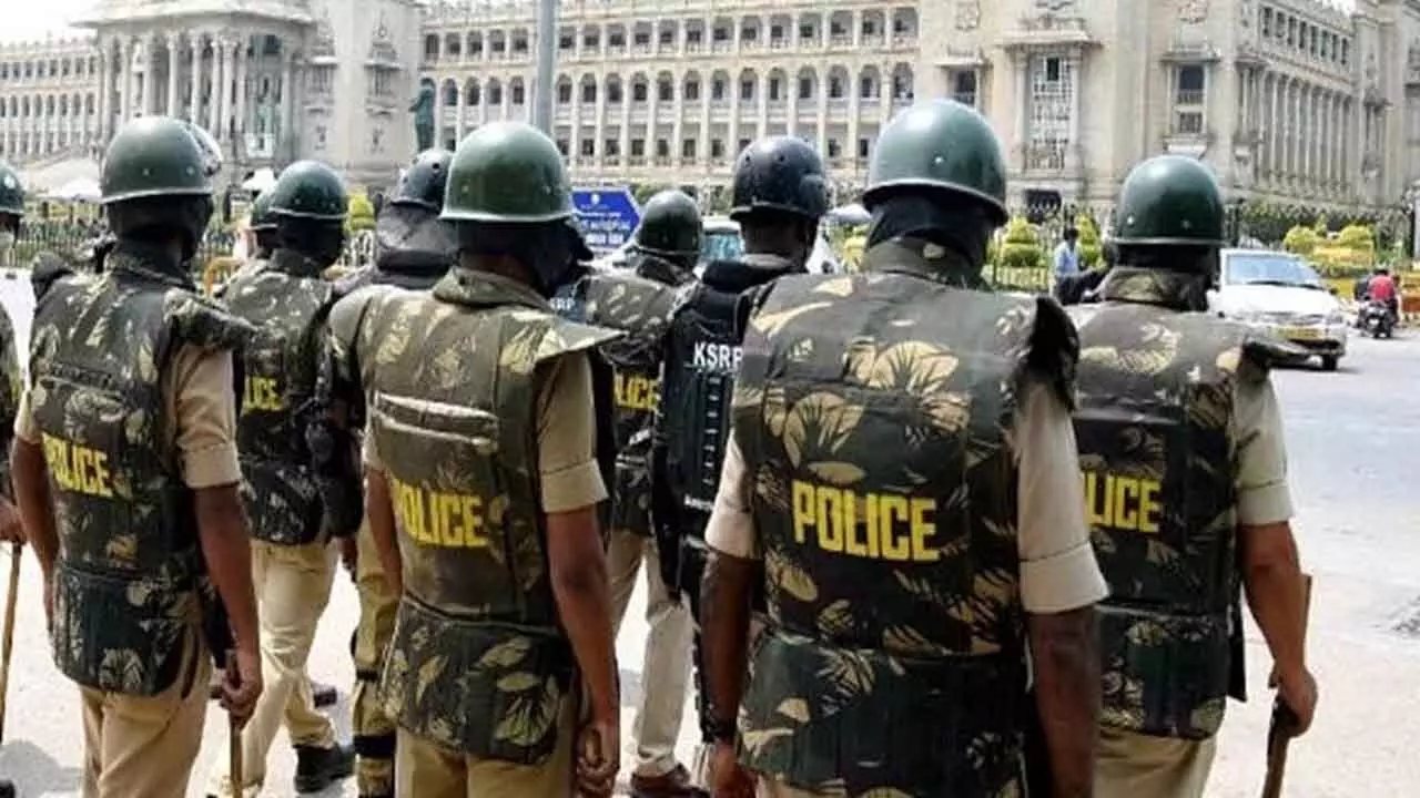 Terrorists : సీఎం ఎదుట లొంగిపోనున్న 400 మంది ఉగ్రవాదులు.. పునరావాసానికి రూ.250 కోట్ల ప్యాకేజీ Terrorists : సీఎం ఎదుట లొంగిపోనున్న 400 మంది ఉగ్రవాదులు.. పునరావాసానికి రూ.250 కోట్ల ప్యాకేజీ
