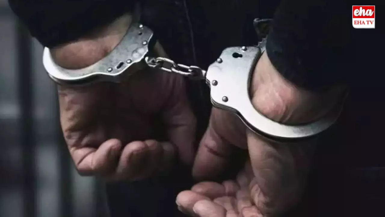 Lady Homeguard Arrested:కిలేడి హోంగార్డు.. బ్లాక్ మెయిలింగ్లో దిట్ట Lady Homeguard Arrested:కిలేడి హోంగార్డు.. బ్లాక్ మెయిలింగ్లో దిట్ట