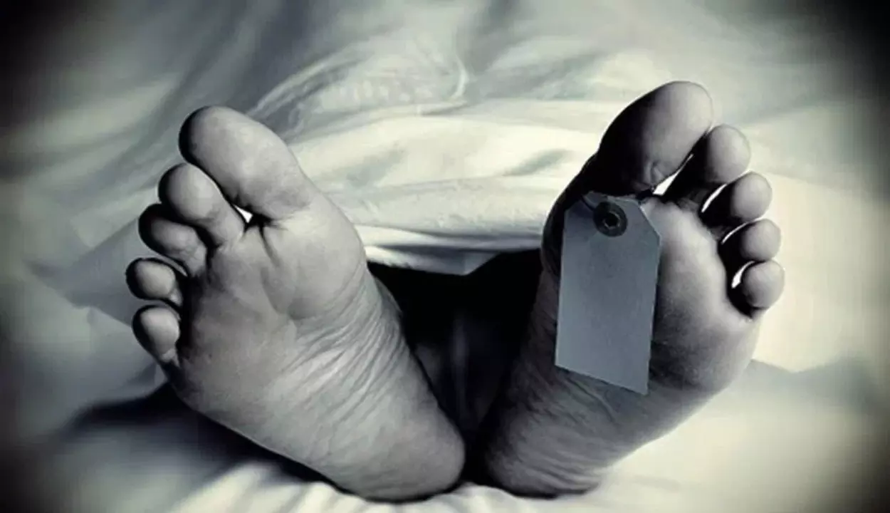 Heart breaking Story : కొడుకా నీ వెంటే నేను.. కొడుకు శవం పక్కనే తల్లి..! Heart breaking Story : కొడుకా నీ వెంటే నేను.. కొడుకు శవం పక్కనే తల్లి..!