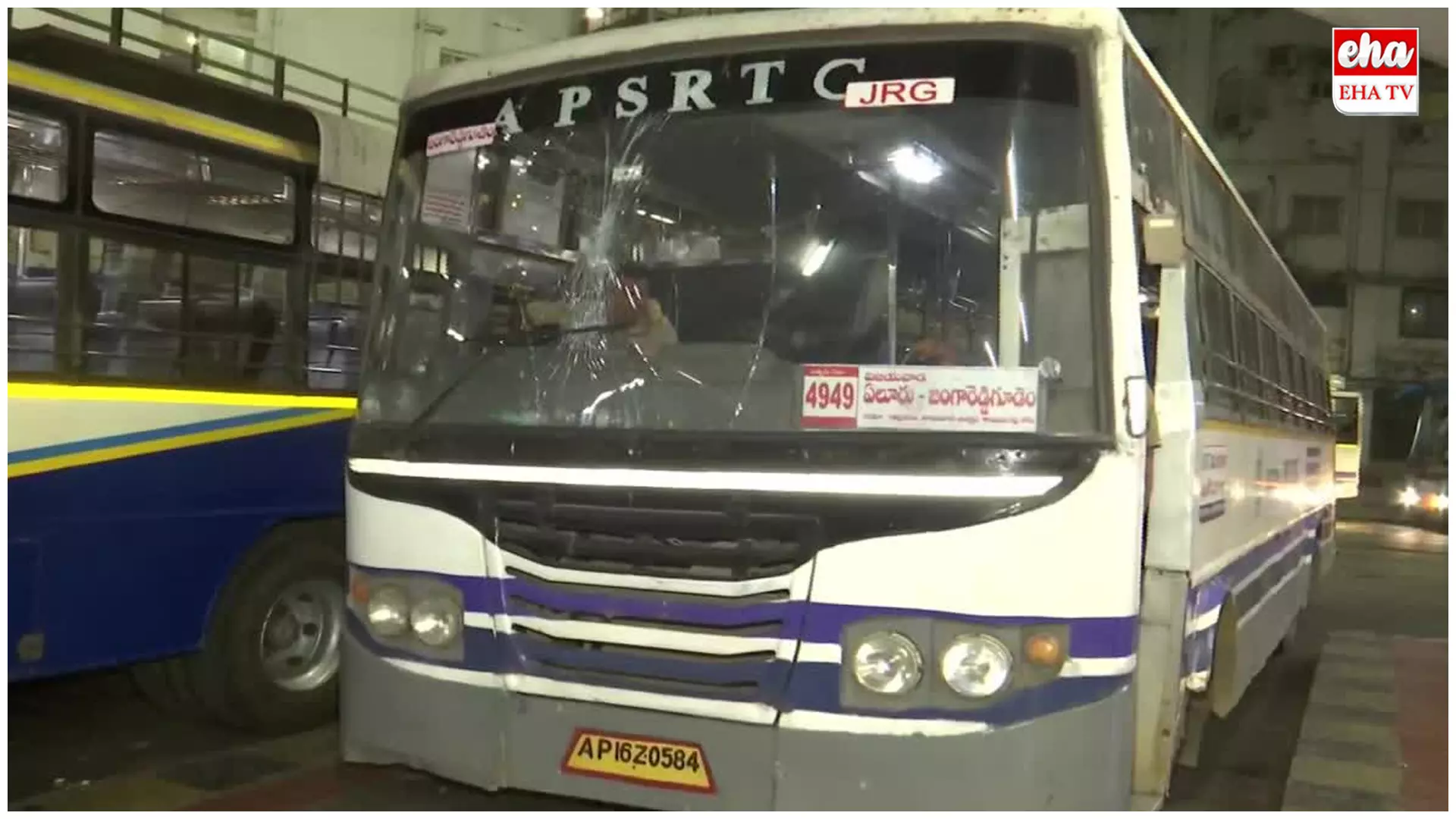 RTC Bus : బస్టాండ్లో ప్లాట్ఫామ్పైకి దూసుకెళ్లిన బస్సు RTC Bus : బస్టాండ్లో ప్లాట్ఫామ్పైకి దూసుకెళ్లిన బస్సు