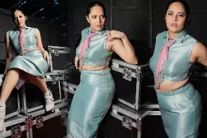 Anasuya Bharadwaj : కుర్రాళ్ల గుండెల్లో కాక పుట్టిస్తున్న అనసూయ హాట్ లుక్స్ Anasuya Bharadwaj : కుర్రాళ్ల గుండెల్లో కాక పుట్టిస్తున్న అనసూయ హాట్ లుక్స్