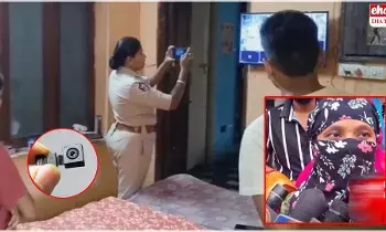 Hidden Cameras : లేడీస్ హాస్టల్ బాత్రూం వద్ద సీసీ కెమెరాలు..! Hidden Cameras : లేడీస్ హాస్టల్ బాత్రూం వద్ద సీసీ కెమెరాలు..!