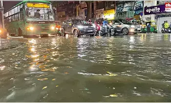 Heavy Rainfall : బెంగళూరులో ఈ సీజన్లోనే అతిపెద్ద వర్ష పాతం నమోదు Heavy Rainfall : బెంగళూరులో ఈ సీజన్లోనే అతిపెద్ద వర్ష పాతం నమోదు