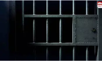 Jailbreak in Karachi : జైలు నుంచి 200 మంది ఖైదీలు పరార్ Jailbreak in Karachi : జైలు నుంచి 200 మంది ఖైదీలు పరార్