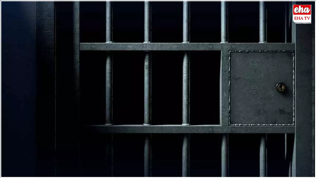 Jailbreak in Karachi : జైలు నుంచి 200 మంది ఖైదీలు పరార్ Jailbreak in Karachi : జైలు నుంచి 200 మంది ఖైదీలు పరార్