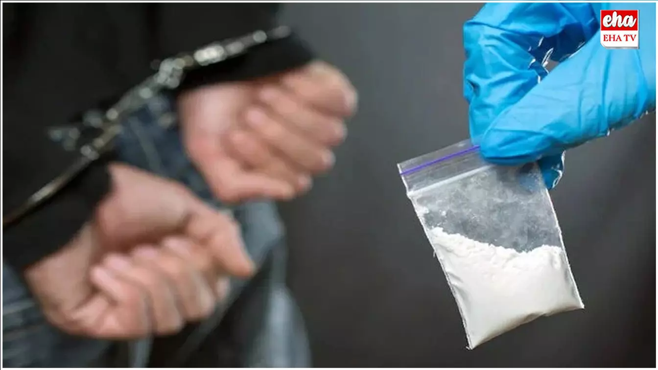 Hyderabad Drug Shock: డ్రగ్స్ దందా చేస్తున్న ఏపీ కానిస్టేబుల్ను అరెస్ట్ చేసిన తెలంగాణ పోలీసులు Hyderabad Drug Shock: డ్రగ్స్ దందా చేస్తున్న ఏపీ కానిస్టేబుల్ను అరెస్ట్ చేసిన తెలంగాణ పోలీసులు