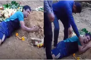 Bengaluru Stampede : 100 కోట్ల ఆస్తి కూడ పెట్టా.. లేచి రా బిడ్డా.. కొడుకు సమాధిపై కుప్పకూలిన తండ్రి..! Bengaluru Stampede : 100 కోట్ల ఆస్తి కూడ పెట్టా.. లేచి రా బిడ్డా.. కొడుకు సమాధిపై కుప్పకూలిన తండ్రి..!