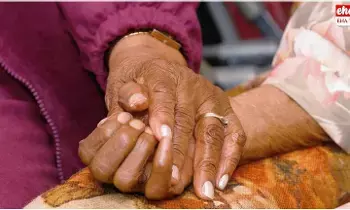 Hanumakonda : అన్నం పెట్టమంటే.. కోడలు చెప్పుతో కోడుతోంది.. కలెక్టర్కు వృద్ధ దంపతలు ఫిర్యాదు..! Hanumakonda : అన్నం పెట్టమంటే.. కోడలు చెప్పుతో కోడుతోంది.. కలెక్టర్కు వృద్ధ దంపతలు ఫిర్యాదు..!