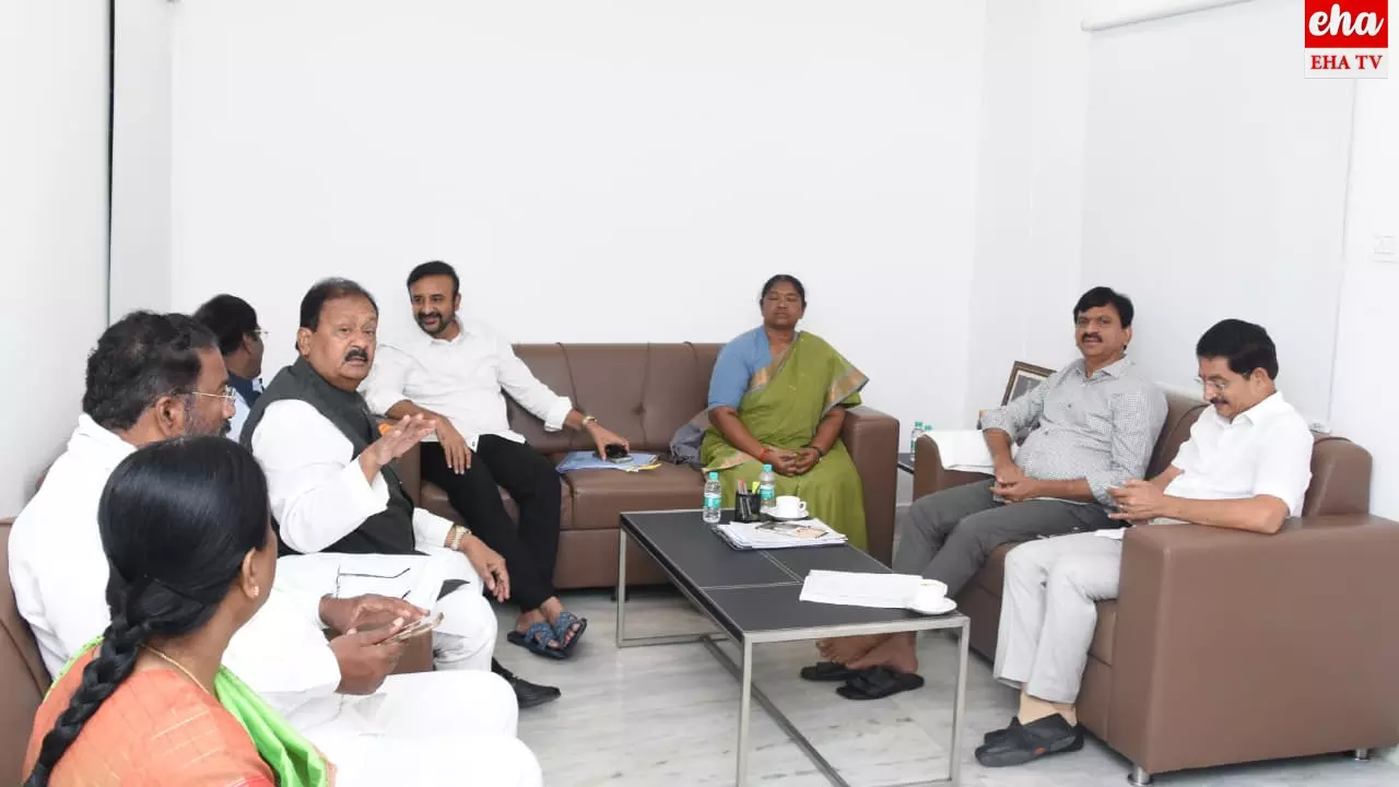 Cast Sensus: బీసీల కులగణనలో దేశానికే రోల్ మోడల్ గా తెలంగాణ: పొంగులేటి Cast Sensus: బీసీల కులగణనలో దేశానికే రోల్ మోడల్ గా తెలంగాణ: పొంగులేటి