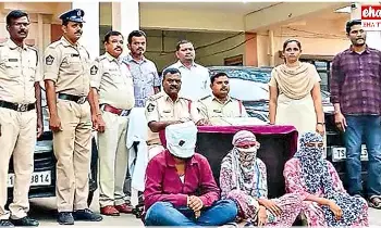Telangana Police : మాయ మాటలతో యువకులకు వలపు వల.. నగ్న వీడియోలు.. ఆ తర్వాత Telangana Police : మాయ మాటలతో యువకులకు వలపు వల.. నగ్న వీడియోలు.. ఆ తర్వాత