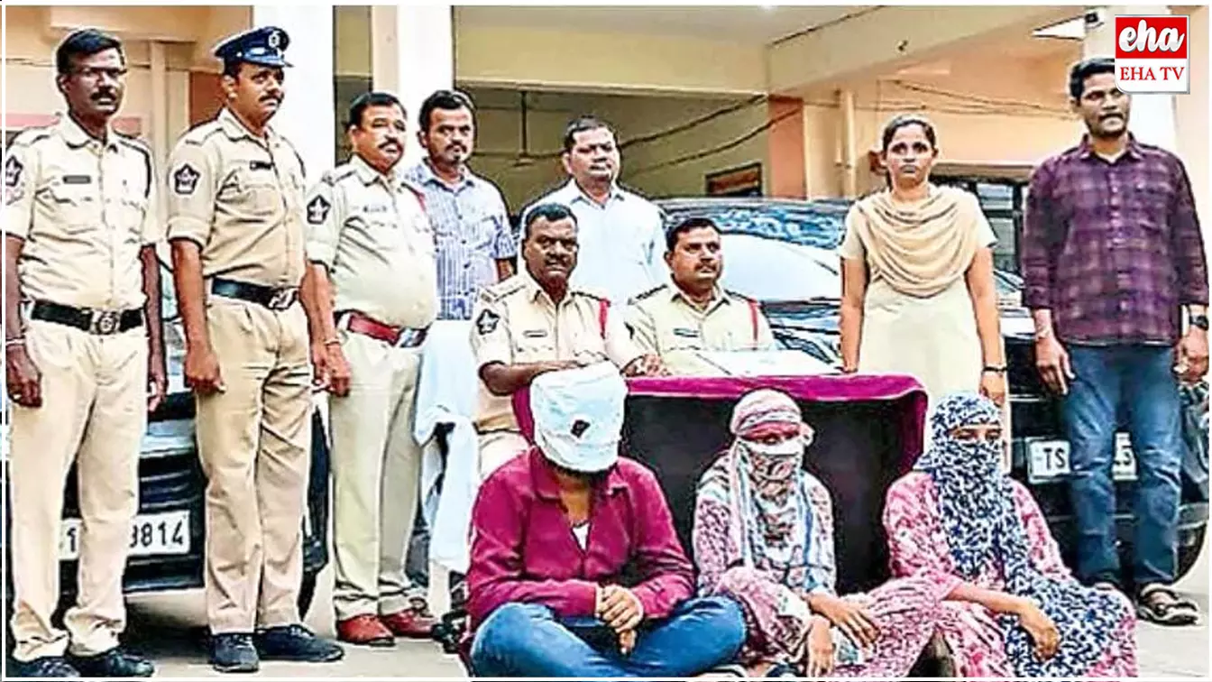 Telangana Police  : మాయ మాటలతో యువకులకు వలపు వల.. నగ్న వీడియోలు.. ఆ తర్వాత