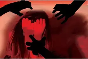 Uttar Pradesh : సొంత చెల్లెలిపై అన్నాదమ్ముల అత్యాచారం.. వీడియోను కూడా రికార్డ్ చేసి బ్లాక్మెయిలింగ్..! Uttar Pradesh : సొంత చెల్లెలిపై అన్నాదమ్ముల అత్యాచారం.. వీడియోను కూడా రికార్డ్ చేసి బ్లాక్మెయిలింగ్..!