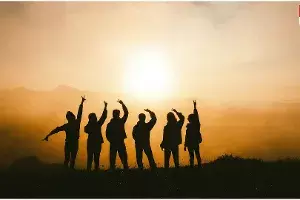 True Friendship : తగ్గిపోతున్న స్నేహ బంధాలు..! True Friendship : తగ్గిపోతున్న స్నేహ బంధాలు..!