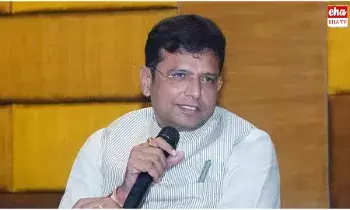 Telangana IT Minister : తెలంగాణ ఐటీ మంత్రి పేషి పేరుతో అడ్డంగా దోపిడీ.. Telangana IT Minister : తెలంగాణ ఐటీ మంత్రి పేషి పేరుతో అడ్డంగా దోపిడీ..
