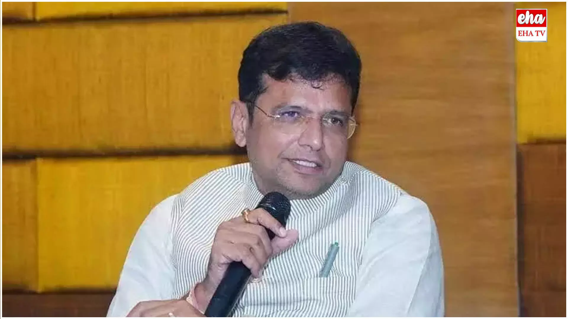 Telangana IT Minister : తెలంగాణ ఐటీ మంత్రి పేషి పేరుతో అడ్డంగా దోపిడీ.. Telangana IT Minister : తెలంగాణ ఐటీ మంత్రి పేషి పేరుతో అడ్డంగా దోపిడీ..