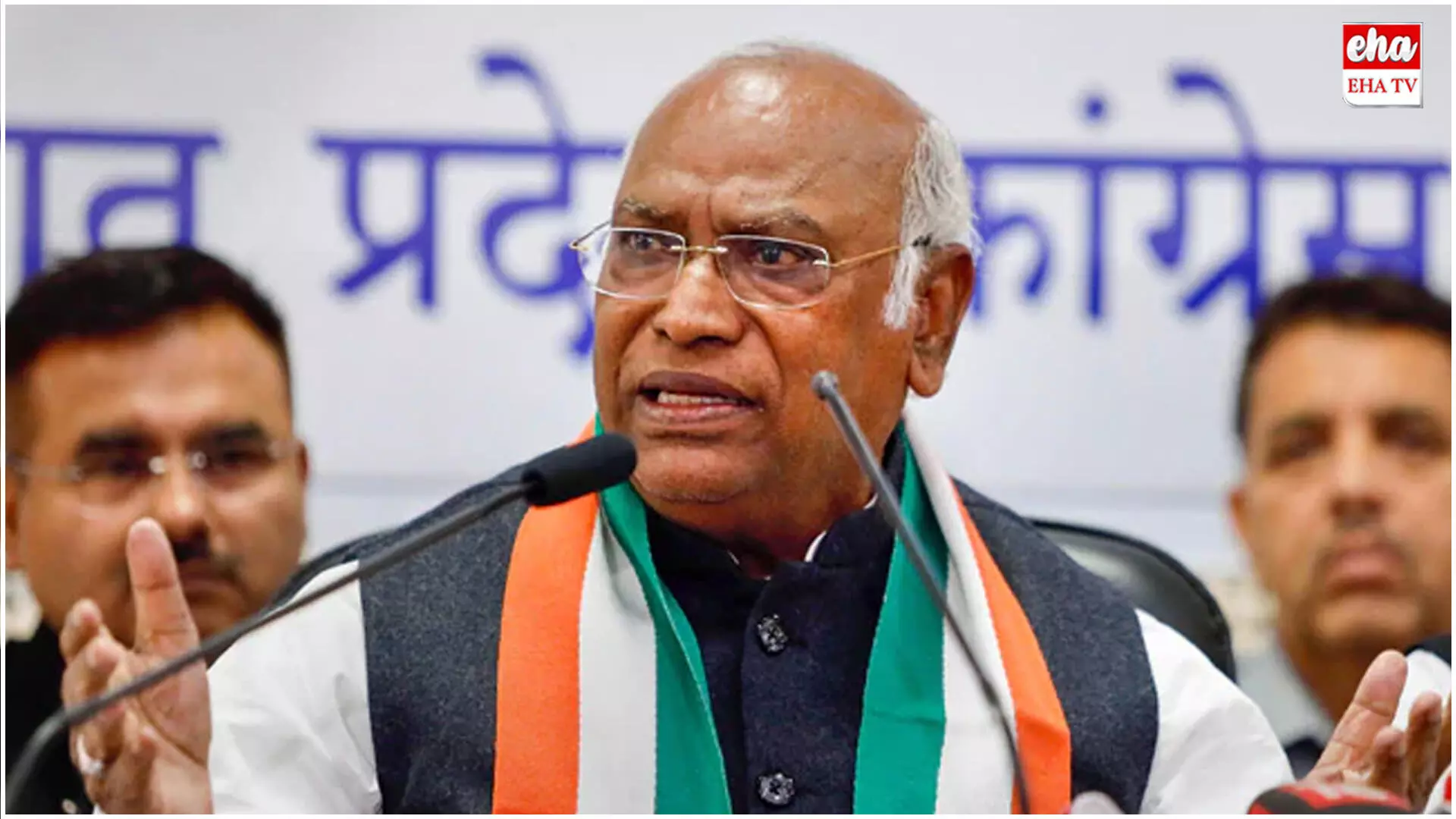 Mallikarjun Kharge : తెలంగాణలో కాంగ్రెస్ మళ్లీ రాదు.. ఖర్గే తీవ్ర ఆందోళన.. ఓ పత్రిక సంచలన కథనం..! Mallikarjun Kharge : తెలంగాణలో కాంగ్రెస్ మళ్లీ రాదు.. ఖర్గే తీవ్ర ఆందోళన.. ఓ పత్రిక సంచలన కథనం..!