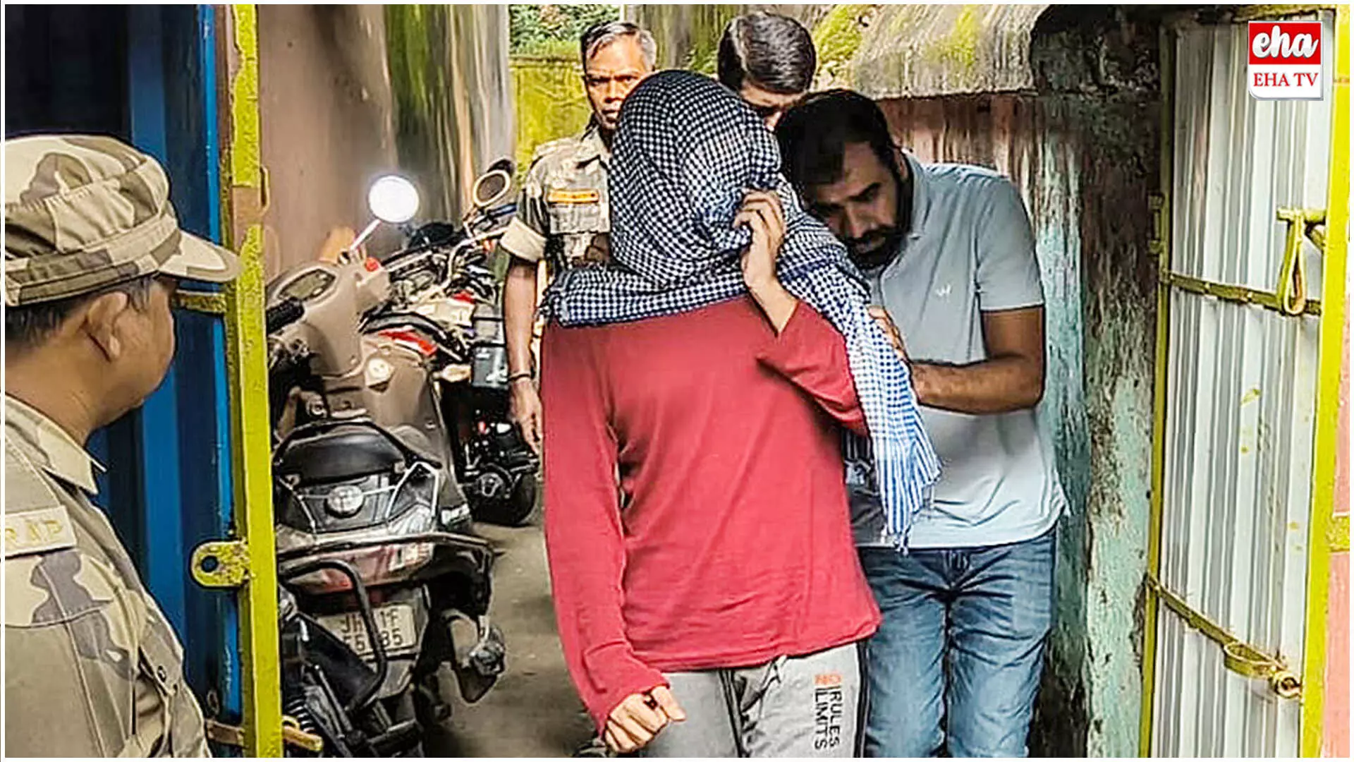 Delhi News :  ఢిల్లీలో భారీ ఉగ్రకుట్ర భగ్నం Delhi News :  ఢిల్లీలో భారీ ఉగ్రకుట్ర భగ్నం