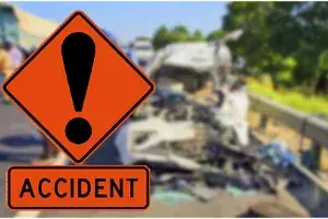 Hyderabad : ఇద్దరు యువకుల ప్రాణాలు తీసిన ఓవర్ స్పీడ్..!