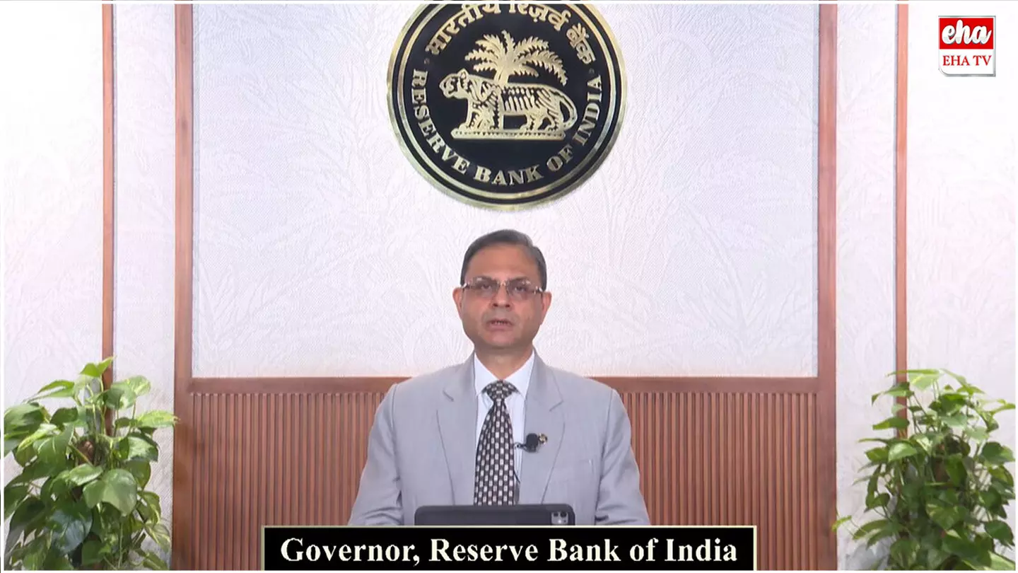 RBI Governor : మరింత చౌకకానున్న రుణాలు, వడ్డీ రేట్ల తగ్గింపుపై RBI గవర్నర్ కీలక అంశాలు..! RBI Governor : మరింత చౌకకానున్న రుణాలు, వడ్డీ రేట్ల తగ్గింపుపై RBI గవర్నర్ కీలక అంశాలు..!