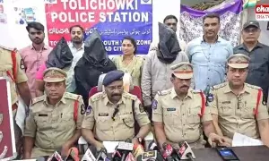 Telangana : దొంగలించి.. దొరికిపోతానన్న భయంతో బంగారం వదిలి వెళ్లిన దొంగ..! Telangana : దొంగలించి.. దొరికిపోతానన్న భయంతో బంగారం వదిలి వెళ్లిన దొంగ..!