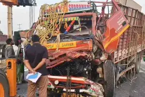 Accident: ఘోర రోడ్డు ప్రమాదం.. ముగ్గురు దుర్మరణం..!