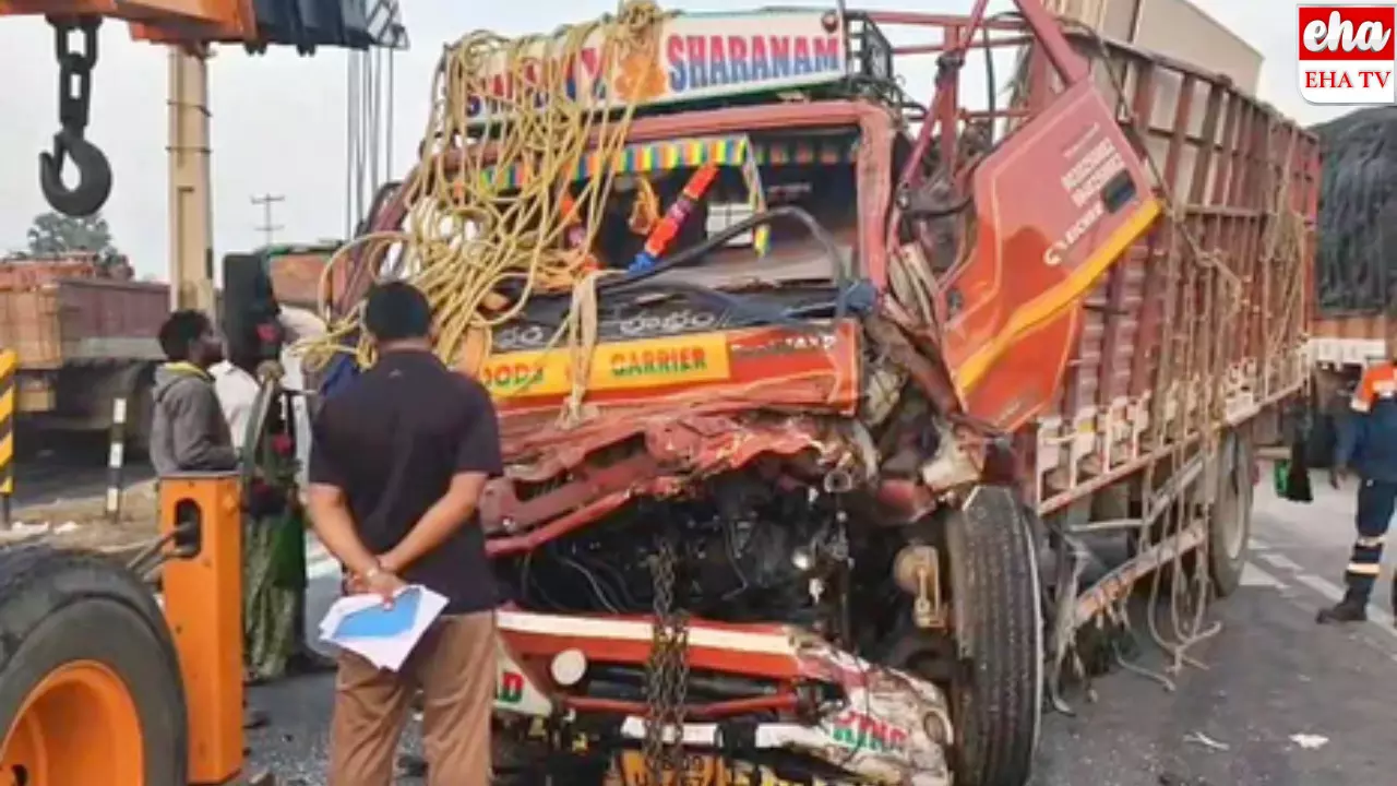 Accident: ఘోర రోడ్డు ప్రమాదం.. ముగ్గురు దుర్మరణం..! Accident: ఘోర రోడ్డు ప్రమాదం.. ముగ్గురు దుర్మరణం..!