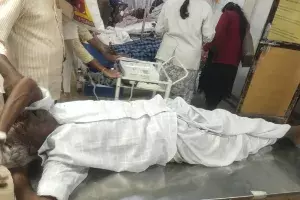 An elderly man attempted: పండగ నాడు చంద్రబాబు ఇంటి ఎదుట వృద్ధుడు ఆత్మహత్యాయత్నం..!