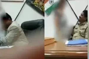 DGP Rank Officer RasaLeelalu: డీజీపీ ఆఫీసులో పోలీస్ బాస్ రాసలీలలు.. సోషల్మీడియాను షేక్ చేస్తున్న వీడియోలు..! DGP Rank Officer RasaLeelalu: డీజీపీ ఆఫీసులో పోలీస్ బాస్ రాసలీలలు.. సోషల్మీడియాను షేక్ చేస్తున్న వీడియోలు..!