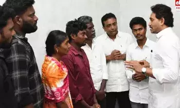 YS Jagan Meets Saalman Family: వైఎస్ జగన్‌ను కలిసిన సాల్మన్‌ కుటుంబం.. పిన్నెల్లి గ్రామస్తులు..!