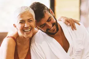 Love Affair: ఆమెకు 48, అతనికి 23.. ఇద్దరికీ పరిచయం, ప్రేమ.. లేచిపోయి మరీ..! Love Affair: ఆమెకు 48, అతనికి 23.. ఇద్దరికీ పరిచయం, ప్రేమ.. లేచిపోయి మరీ..!