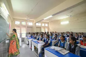 Telangana schools; తెలంగాణ స్కూళ్లకు ఈ వారంలో 4 రోజులు సెలవులు..!