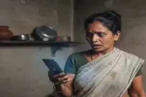 A young woman; తల్లి, పెద్దమ్మ నగ్న వీడియోలను ప్రియుడికి పంపించిన యువతి.. ఆ ఫొటోలతో ప్రియుడు..!