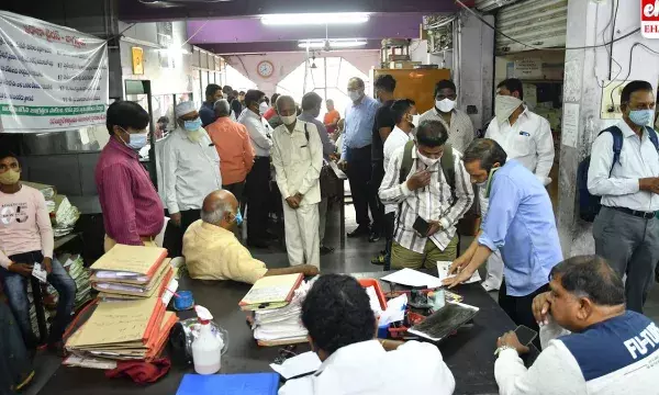 Sub-registration offices: వసూళ్లకు అడ్డగా సబ్‌-రిజిస్ట్రేషన్‌ కార్యాలయాలు..!